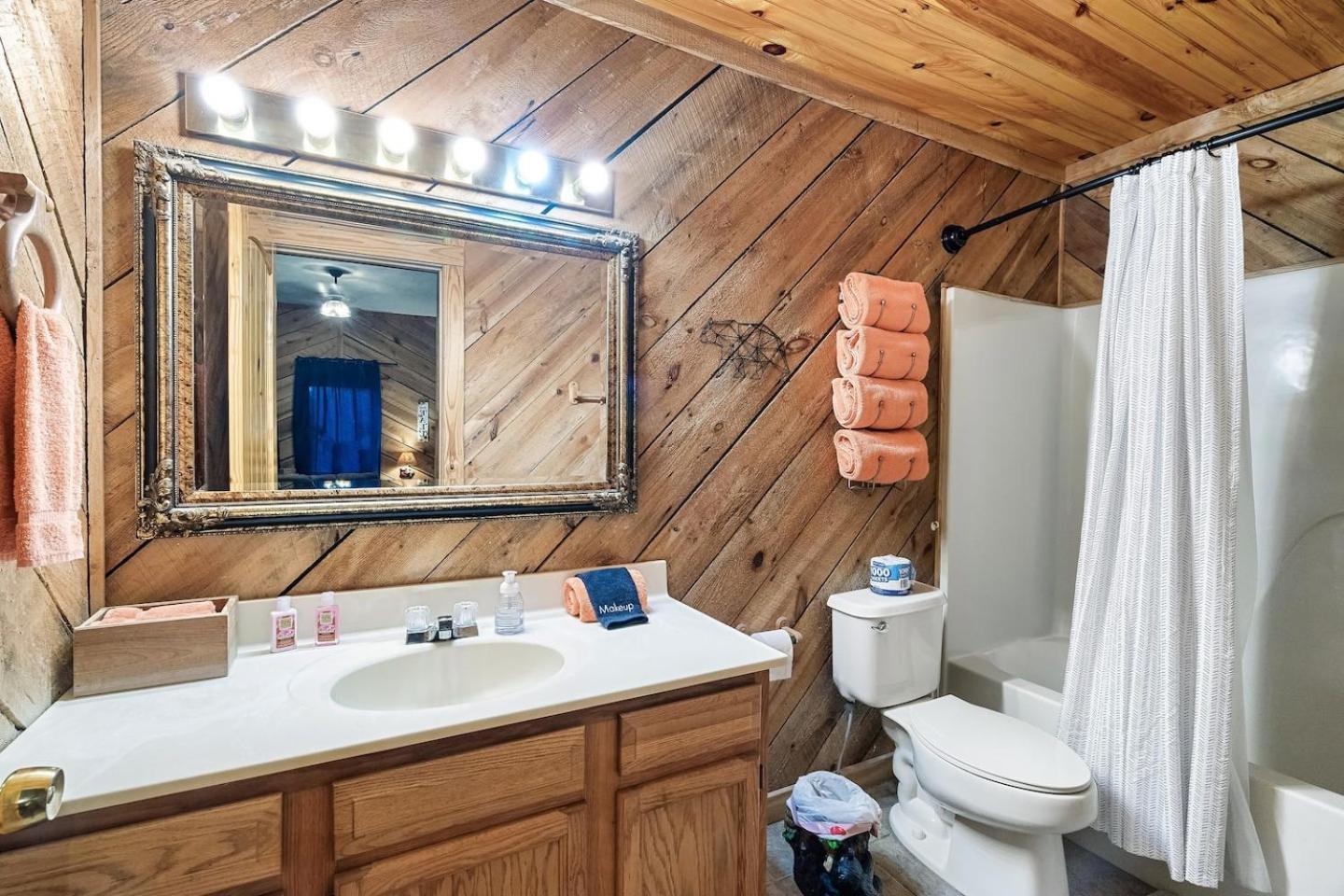 Romantic Mtn Cabin Hot Tub & Jacuzzi Views Сивиървил Екстериор снимка
