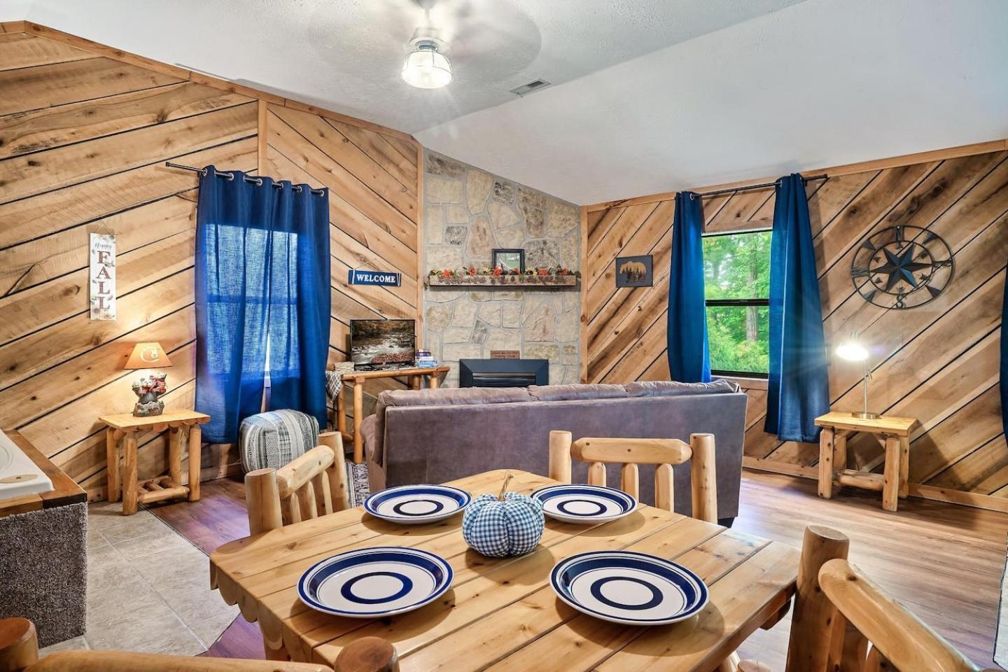 Romantic Mtn Cabin Hot Tub & Jacuzzi Views Сивиървил Екстериор снимка