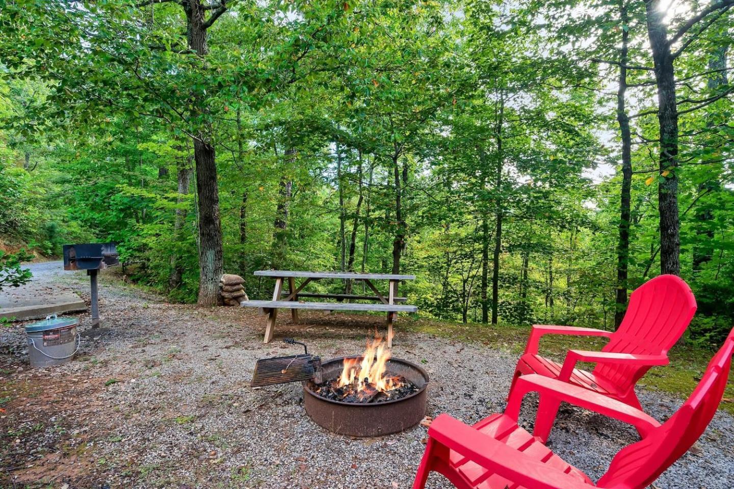 Romantic Mtn Cabin Hot Tub & Jacuzzi Views Сивиървил Екстериор снимка
