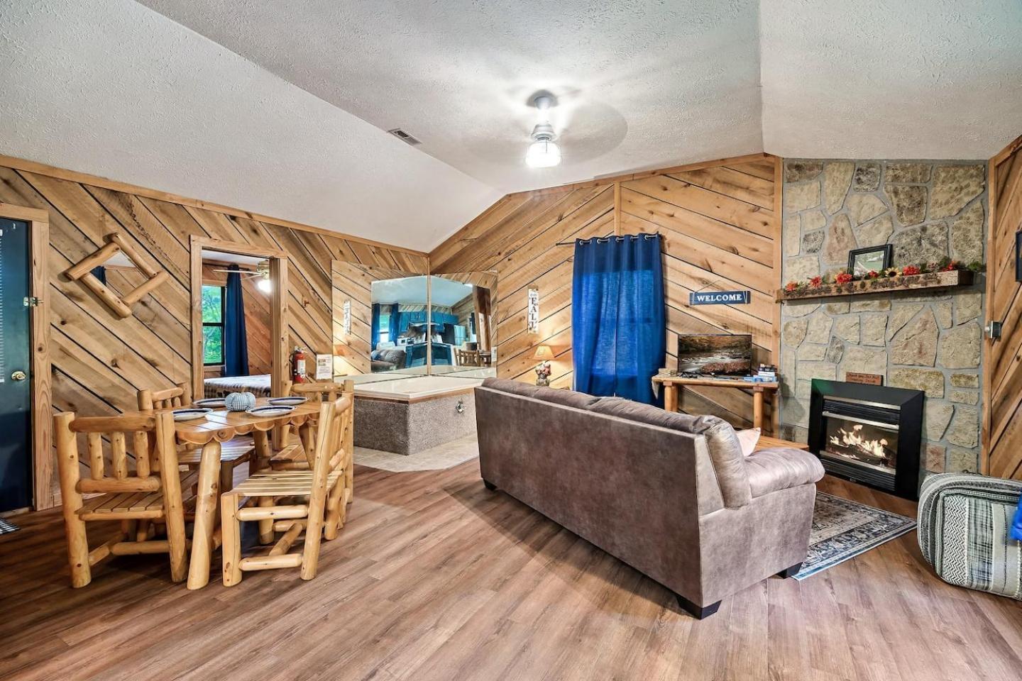 Romantic Mtn Cabin Hot Tub & Jacuzzi Views Сивиървил Екстериор снимка